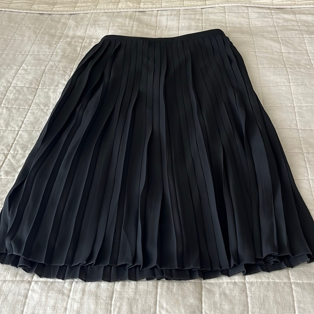 Back midi pleated accordian skirt